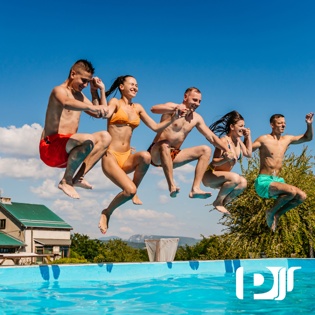 Criar memórias com familiares e amigos é fundamental para uma vida saudável, sendo possível com um projeto de piscina personalizado.